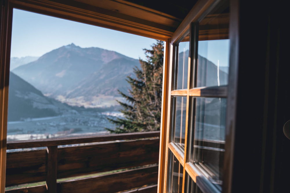 Hoiz Alm Wohnzimmer Ausblick