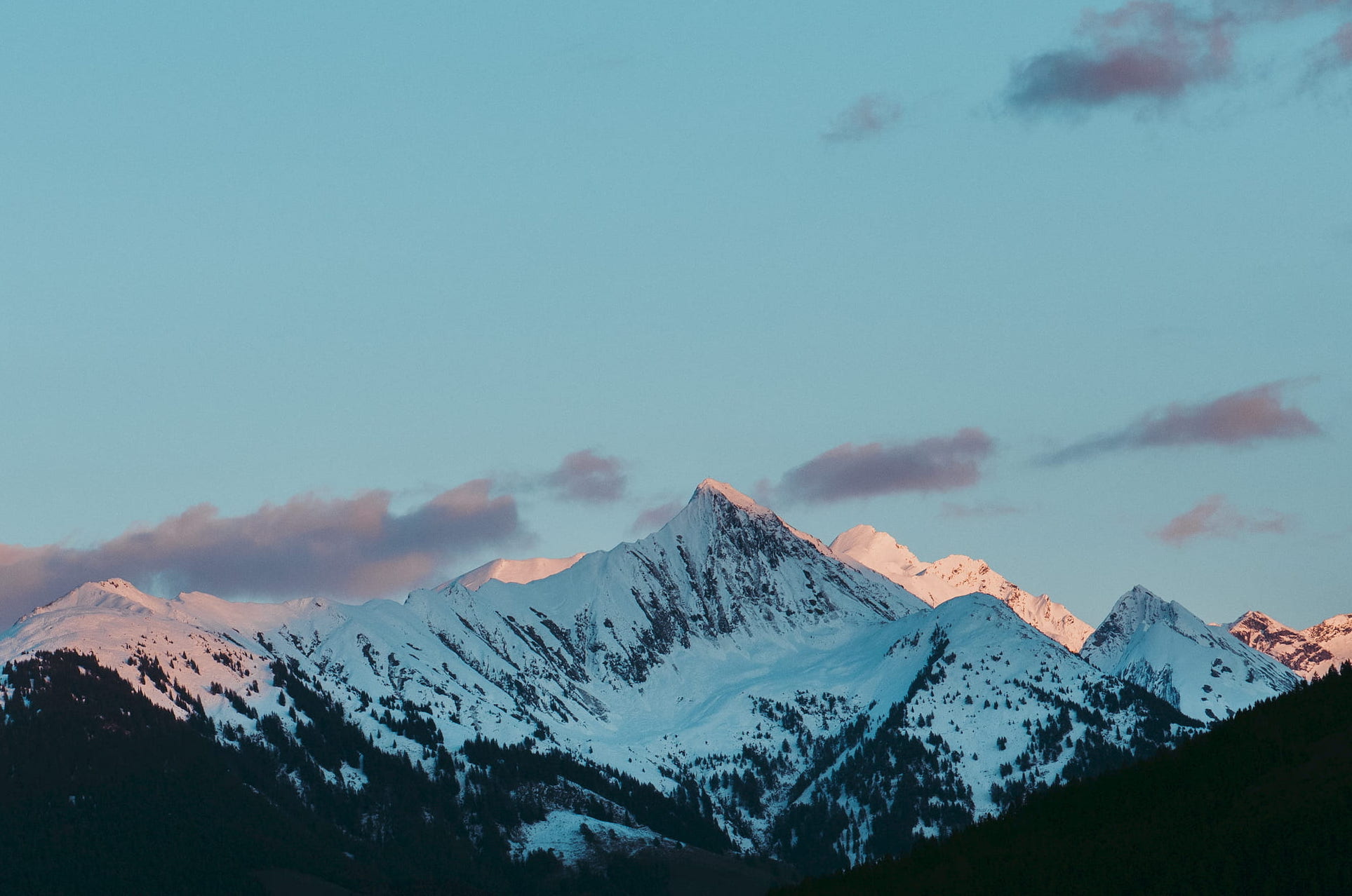 hoizalm-ausblick-balkon-berge-hohe-tauern