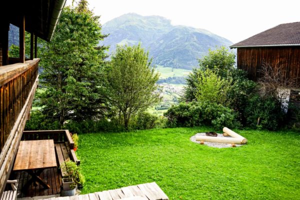 Hoiz Alm Huette mieten Österreich Hohe Tauern Garten Bergblick Feuerstelle