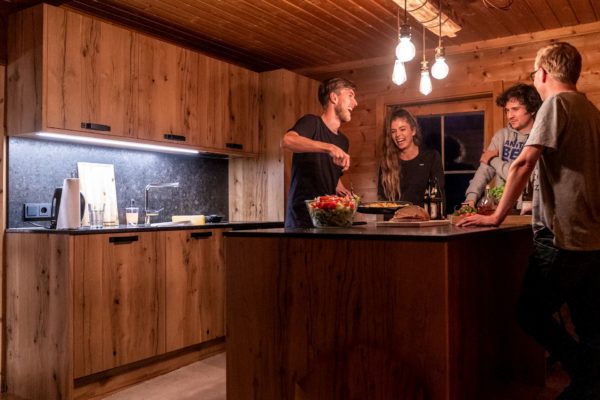 Hoiz Alm Huette mieten Österreich Hohe Tauern Küche Selbstversorgerhütte