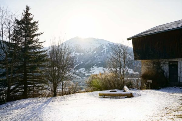 Hoiz Alm Huette mieten Österreich Hohe Tauern Garten Bergblick Feuerstelle Winter